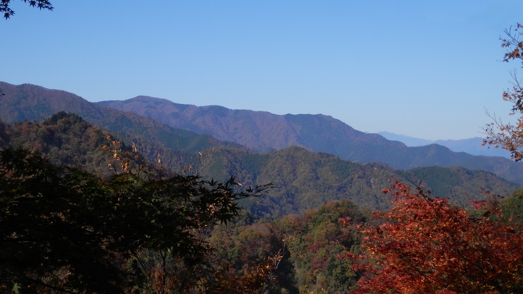黍殻山と焼山を望む
