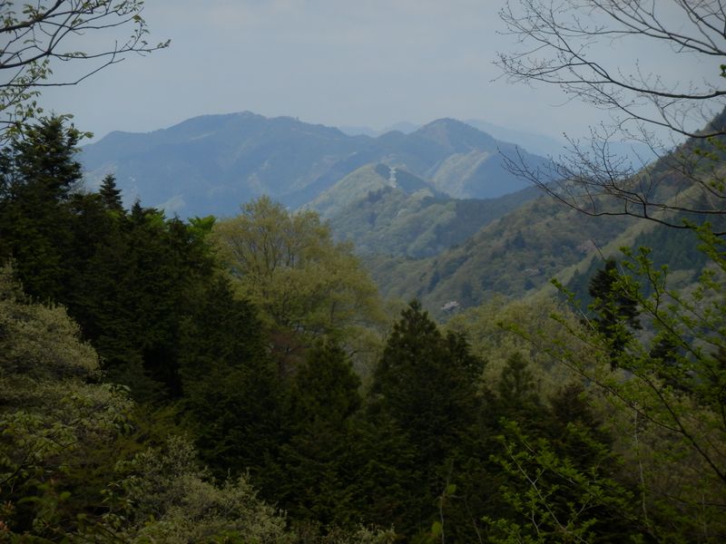 石老山がかすんで見える
