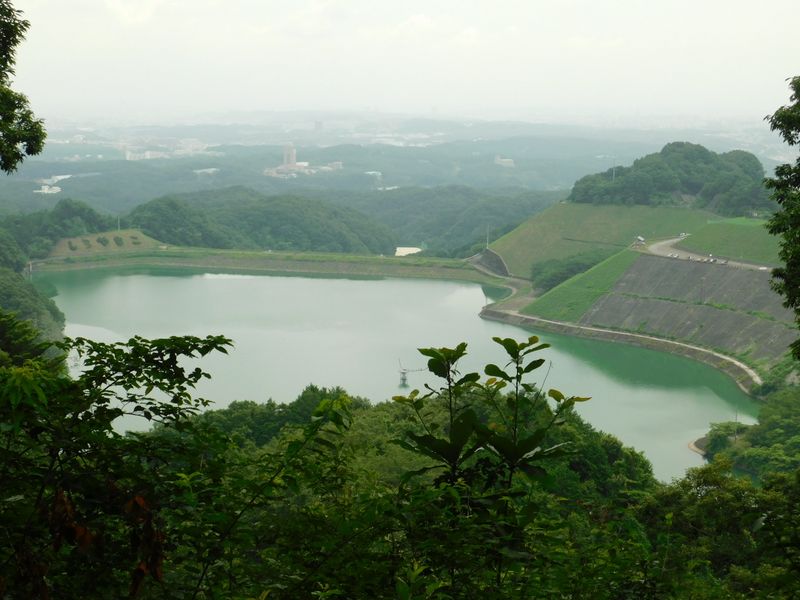 ふれあい休憩所より、城山湖を望む