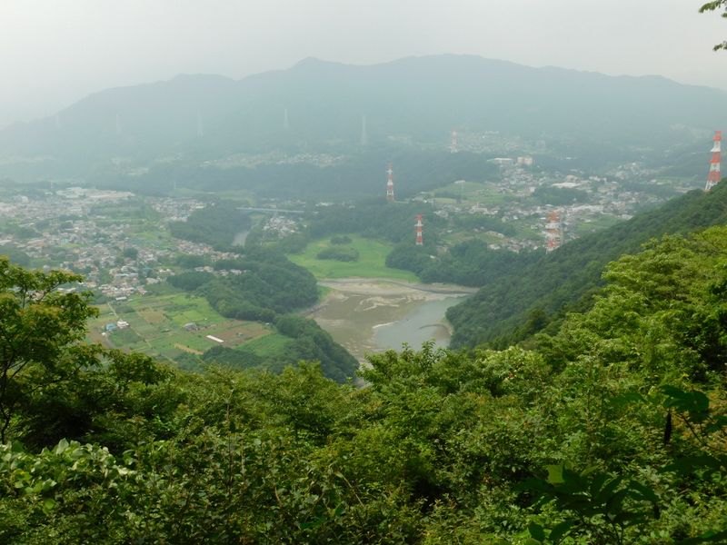 石老山がかすんでる