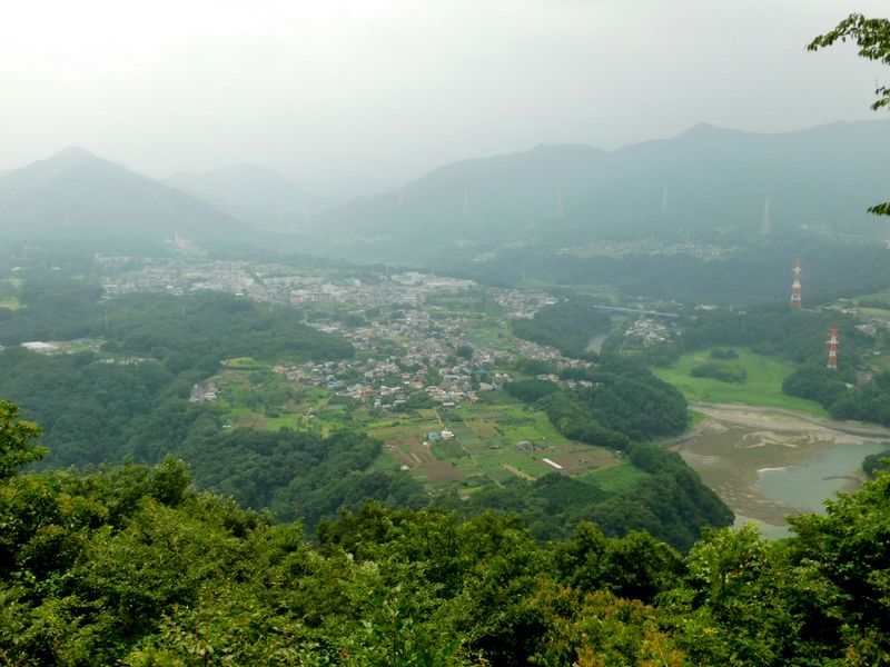丹沢山塊は全然見えない