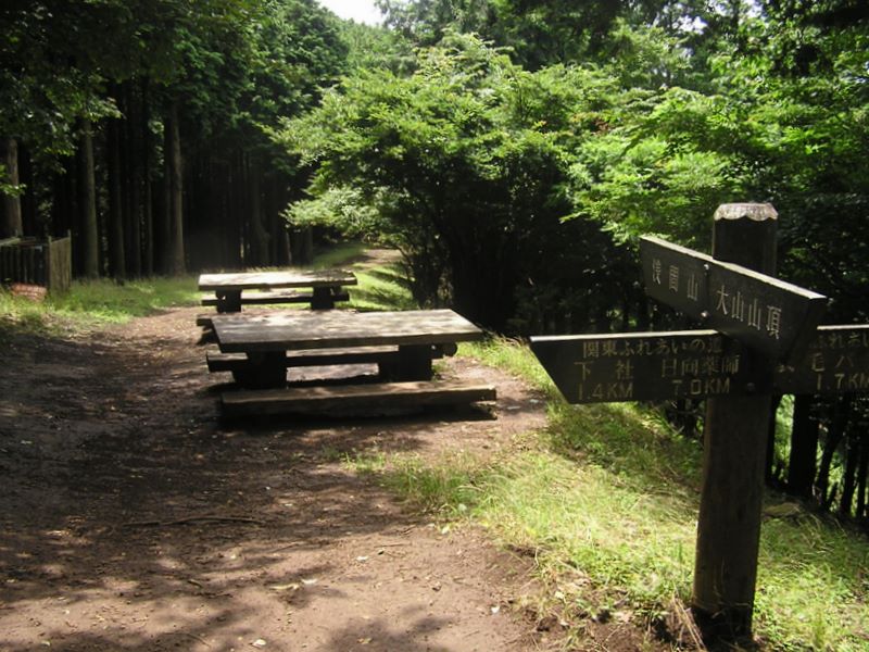 蓑毛越の休憩所