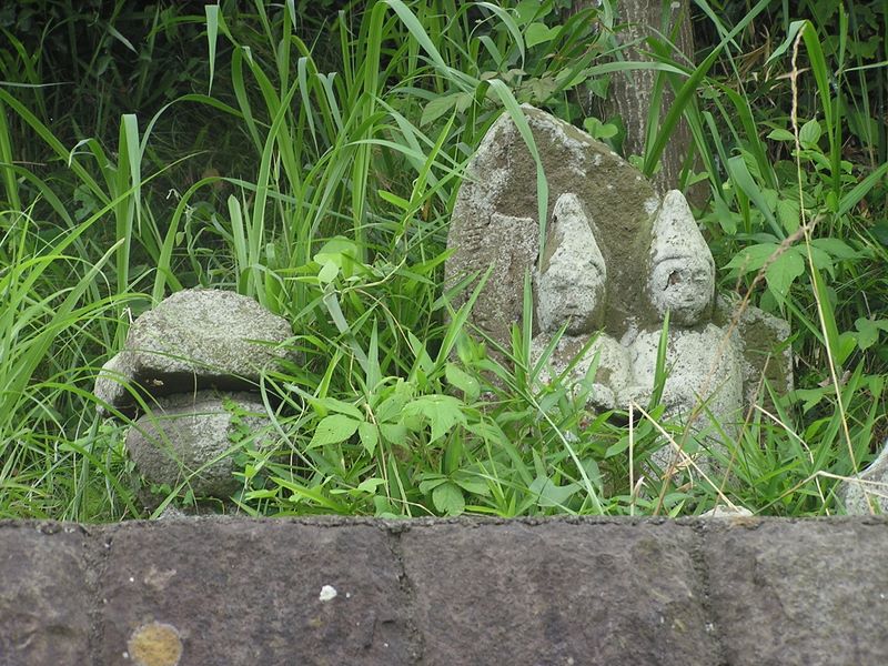 蓑毛・浅間山・聖峰 -- 登山者（参拝者）を見守る