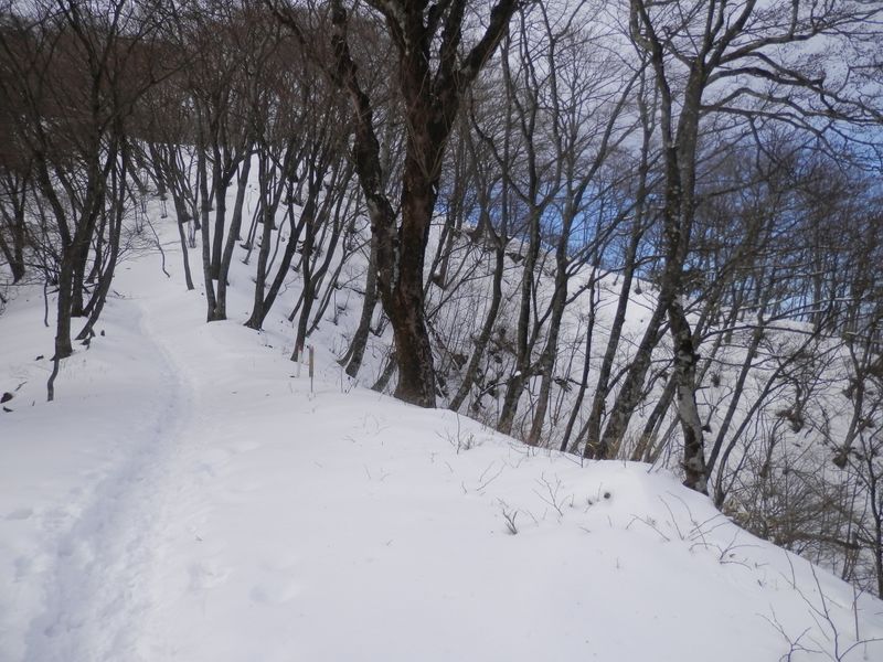 南アルプスの方向に青空が見える