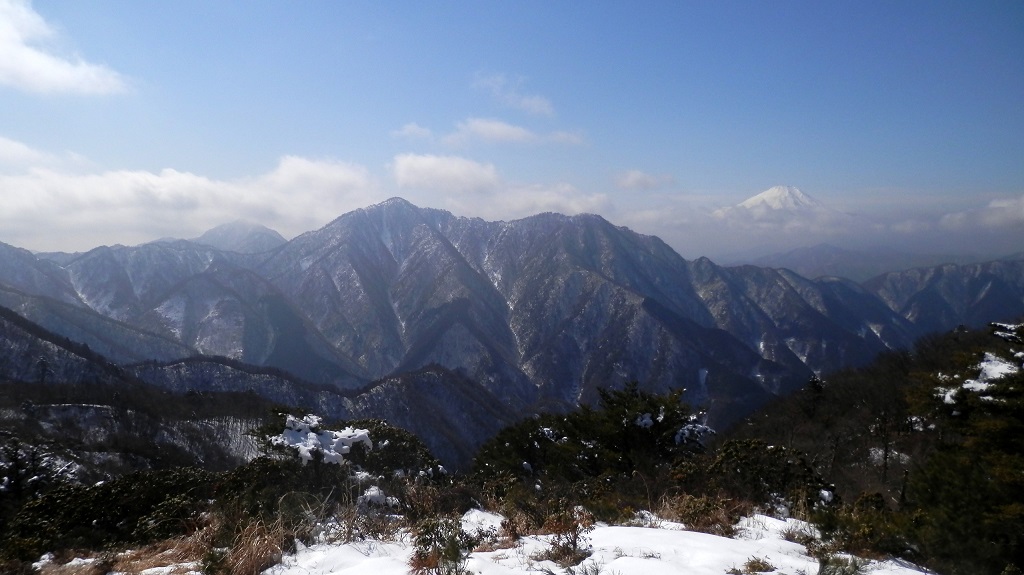 姫次より、丹沢主稜を望む