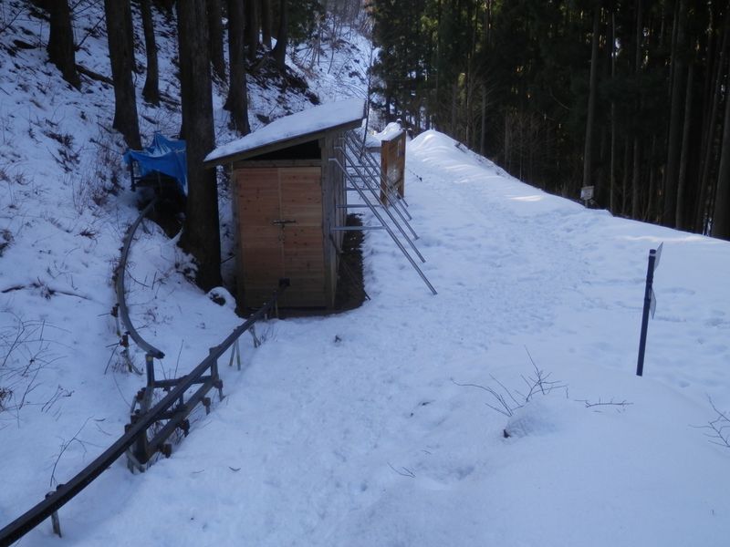 登山道とモノレールの終点