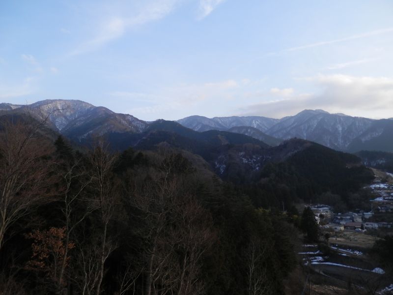 「あおりん」より、黍殻山（左）と、袖平山（右）を望む