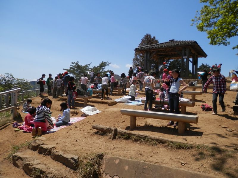 日の出山頂に到着