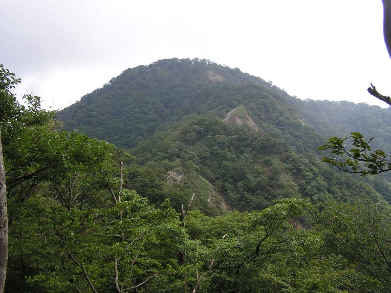 檜洞丸 -- 行く手に立ちはだかる大笄