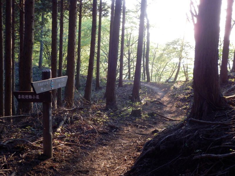 黍殻避難小屋への入口