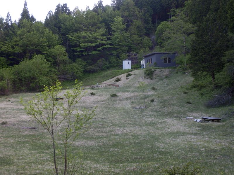 黍殻避難小屋の広場