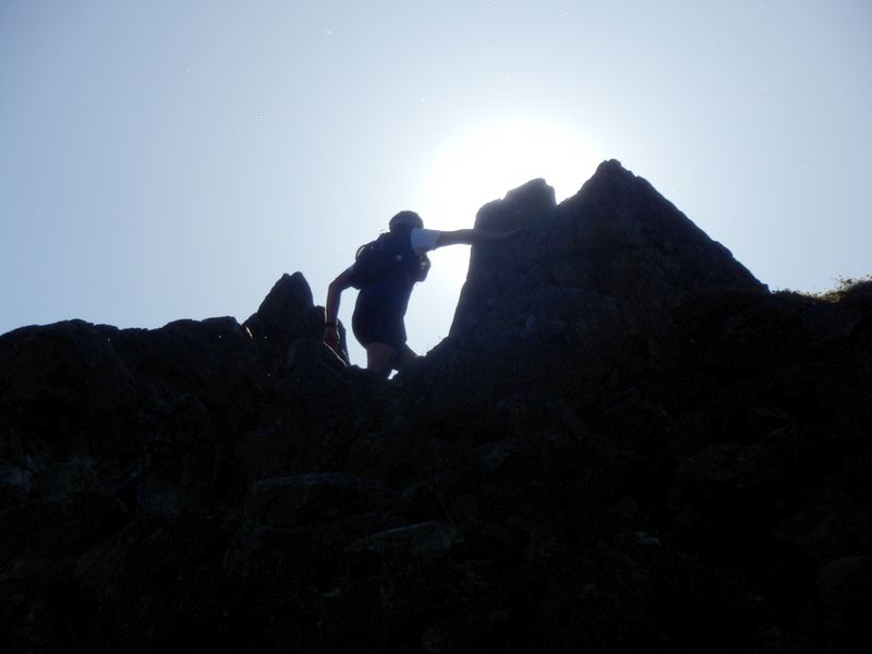 鬼ヶ岩を行くランナー