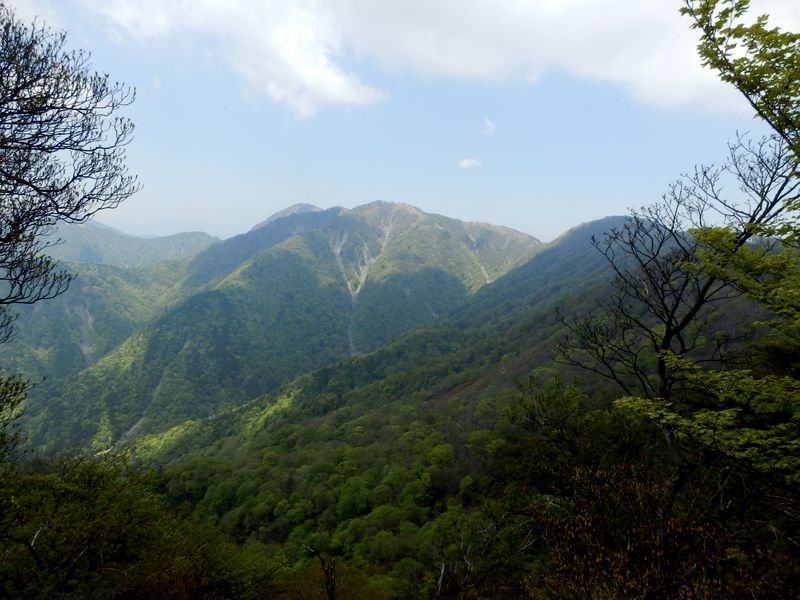 歩いて来た稜線