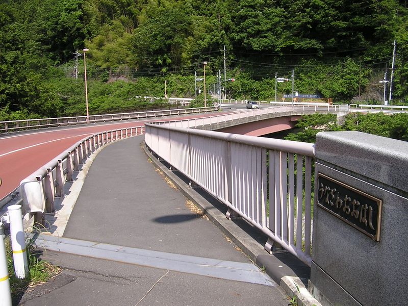 海沢大橋を渡って、多摩川左岸に戻る