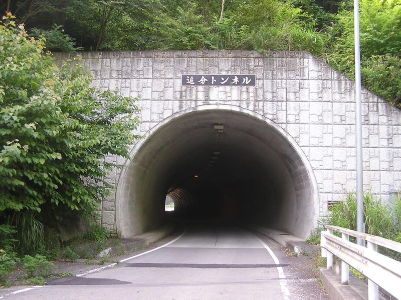 本社ヶ丸 -- 追分トンネル