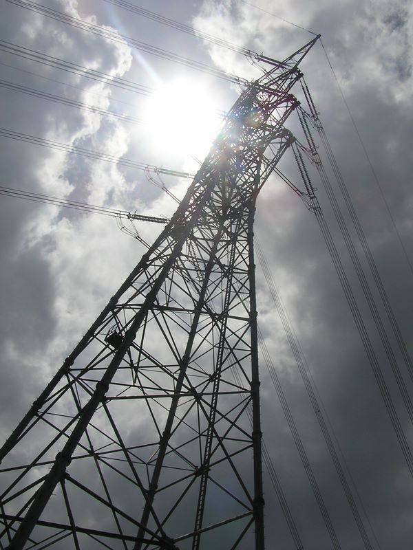 本社ヶ丸 -- 堂々たる送電鉄塔