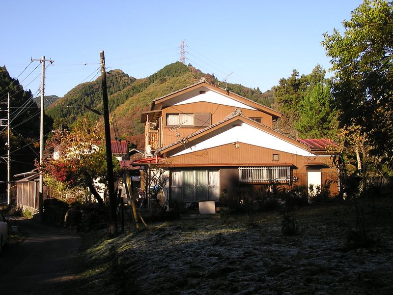 市道山・臼杵山 -- 上恩方の民家