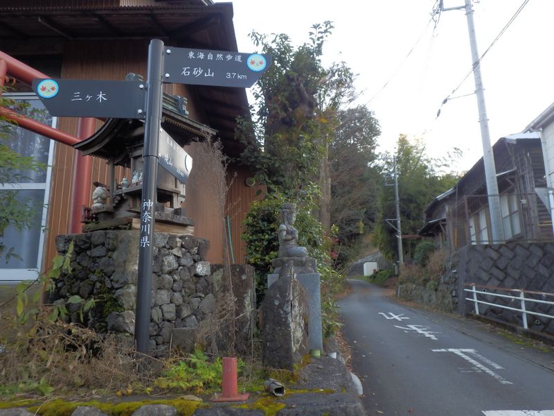 西野々の焼山登山道入口