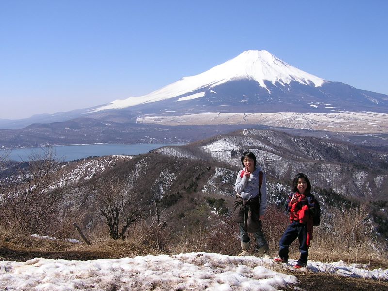 石割山頂に到着　山中湖も眼下に