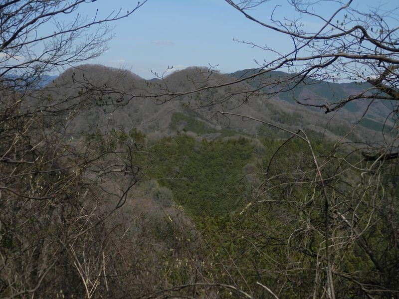 左より、石砂山西峰、石砂山、石老山