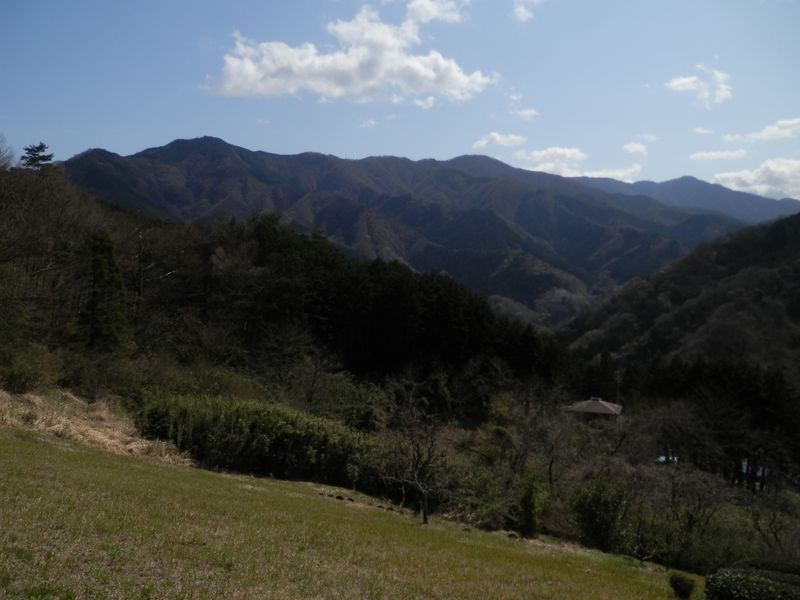 焼山（左）と黍穀山（中央右寄り）