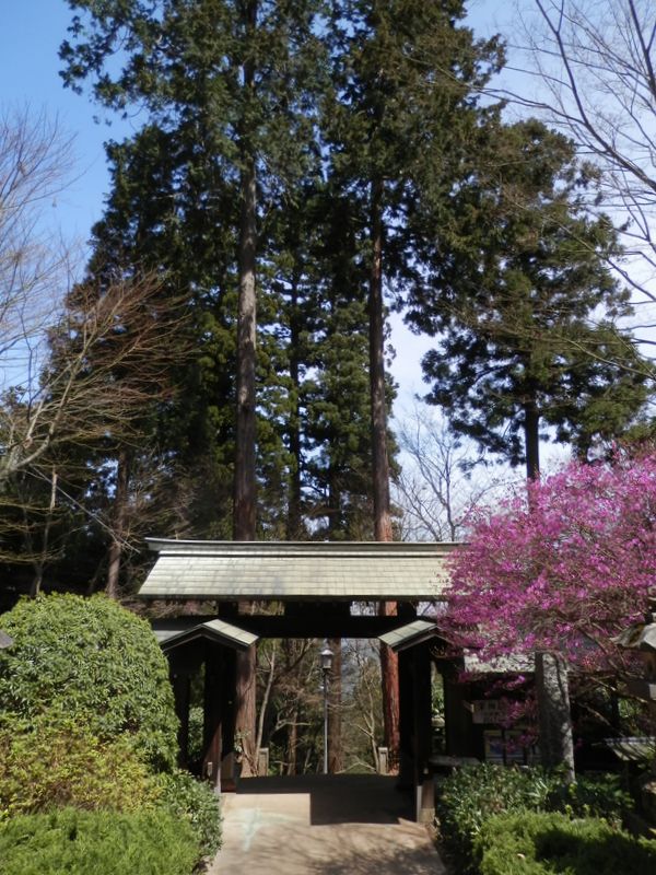 下山はこの門から