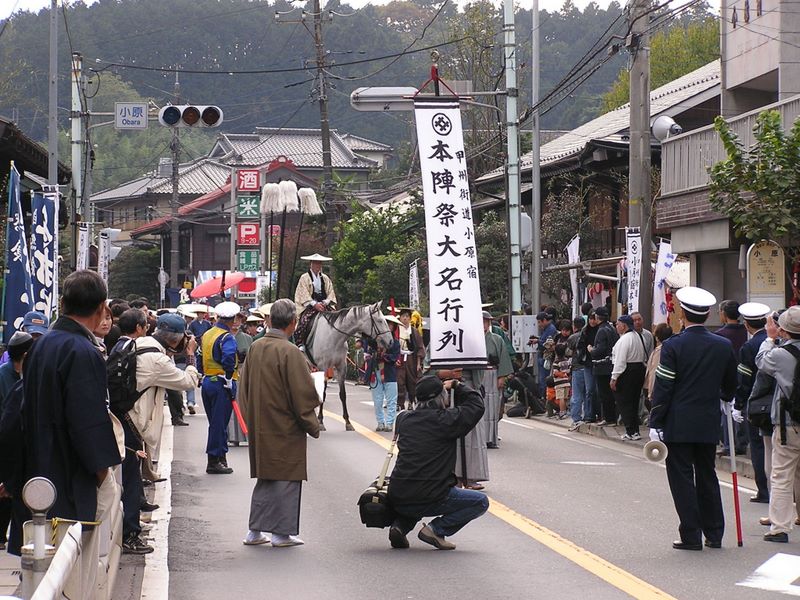 陣馬山・大名行列 -- おお、大名行列がやって来ました
