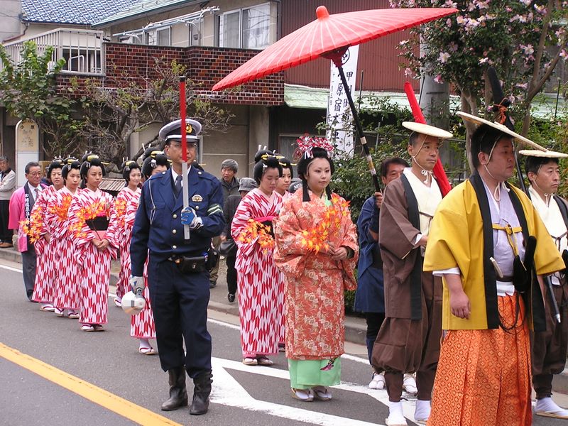 陣馬山・大名行列 -- 神妙な顔ばかり