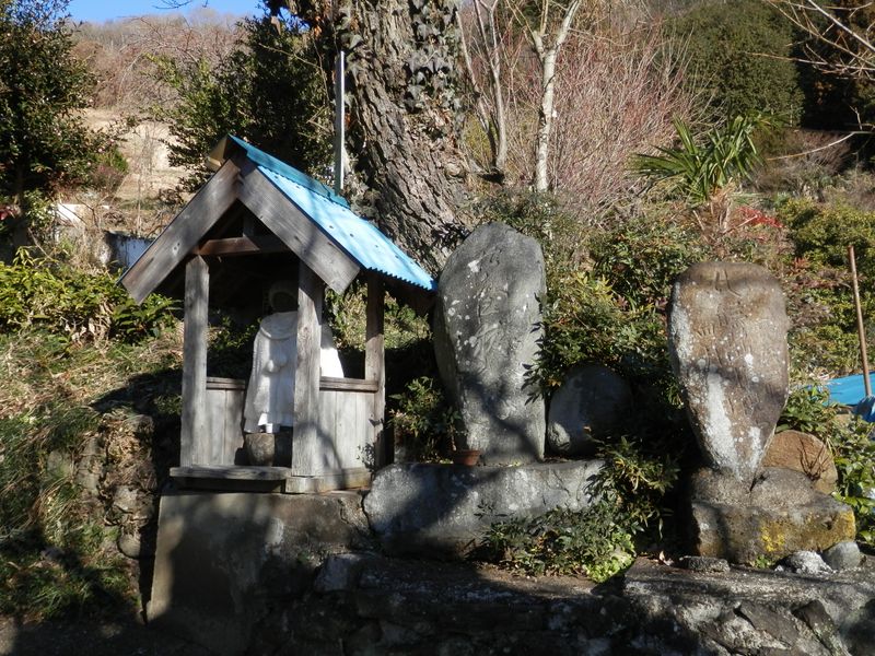 お地蔵様も暖かく