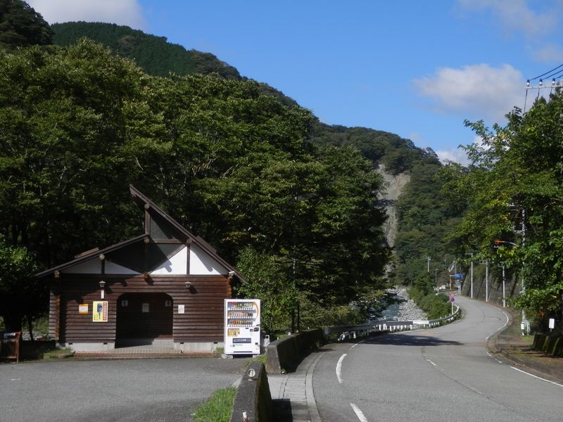 この先、鳥の撮影者が多数いた
