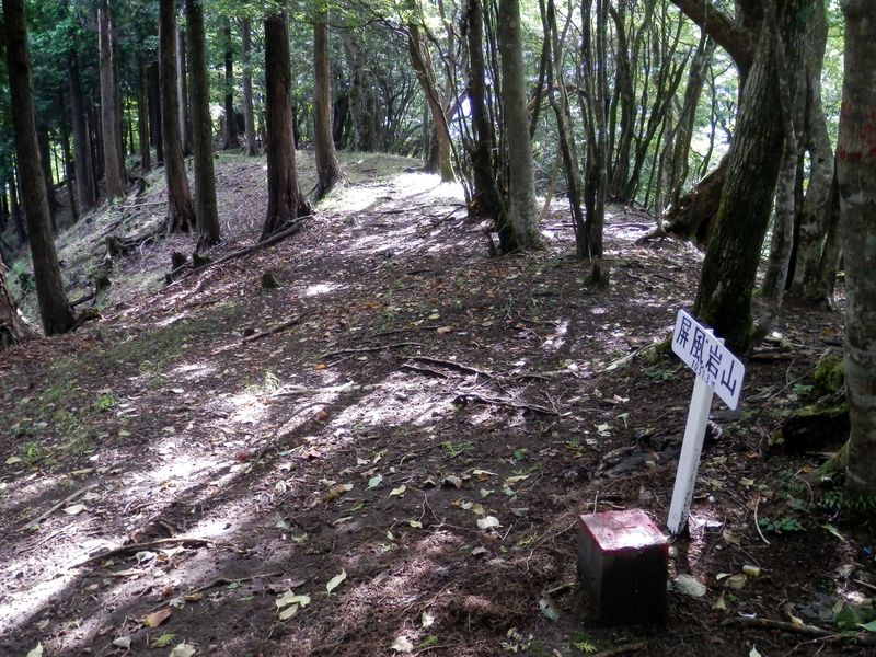 屏風岩山 -- 来た道を振り返る