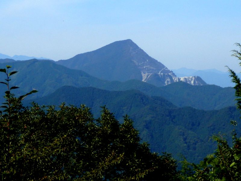 武甲山にズームイン