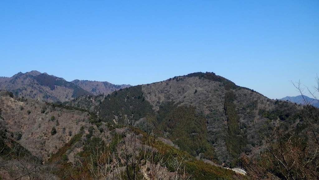 見城より、鐘ヶ嶽を望む