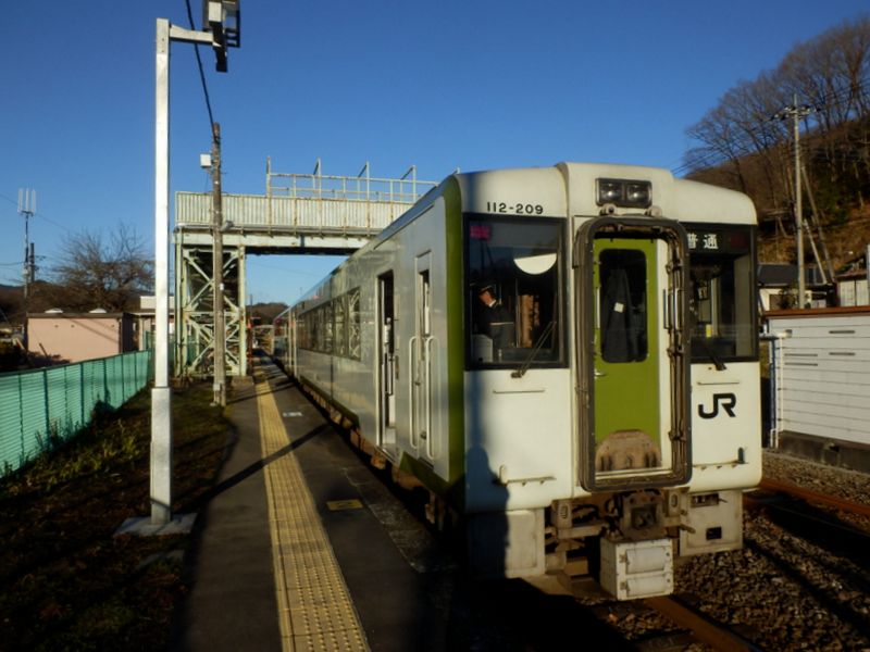 八高線、竹沢駅に到着