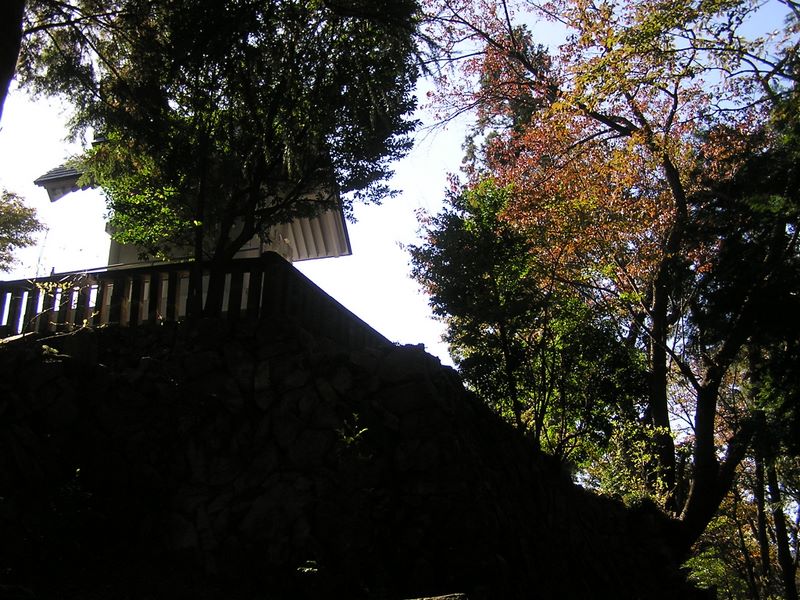 刈寄山 -- 今熊神社の裏手に出る