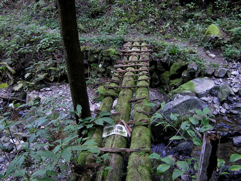 刈寄山 -- 朽ちた橋