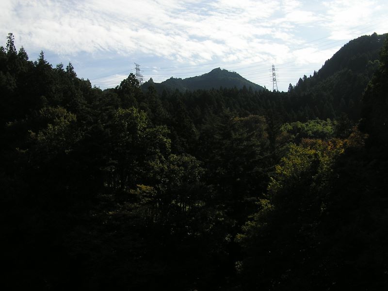 刈寄山 -- 沢戸橋より望む刈寄山