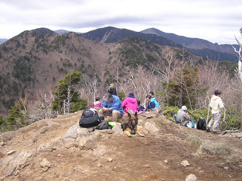 笠取山より、水晶山、雁坂嶺、古礼山を望む