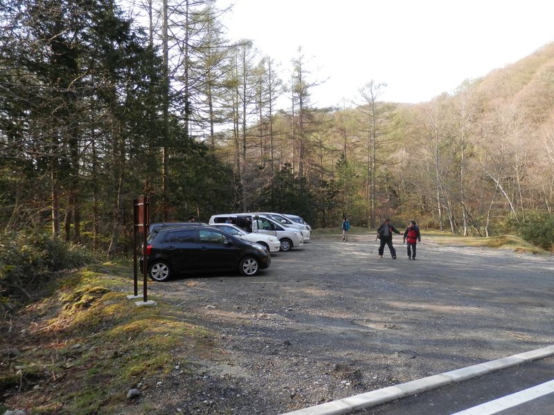 笠取山 -- 作場平口に到着 