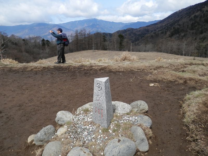 笠取山 -- 小さな分水嶺