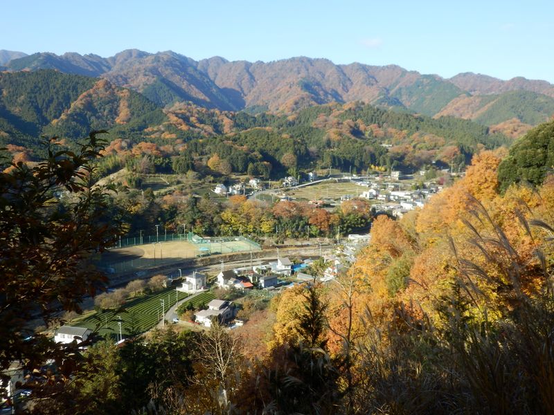 展望地より清川村にズームイン