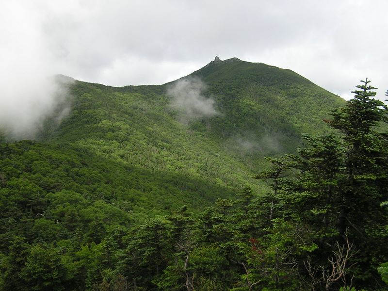 金峰山 -- 朝日岳より金峰山を望む