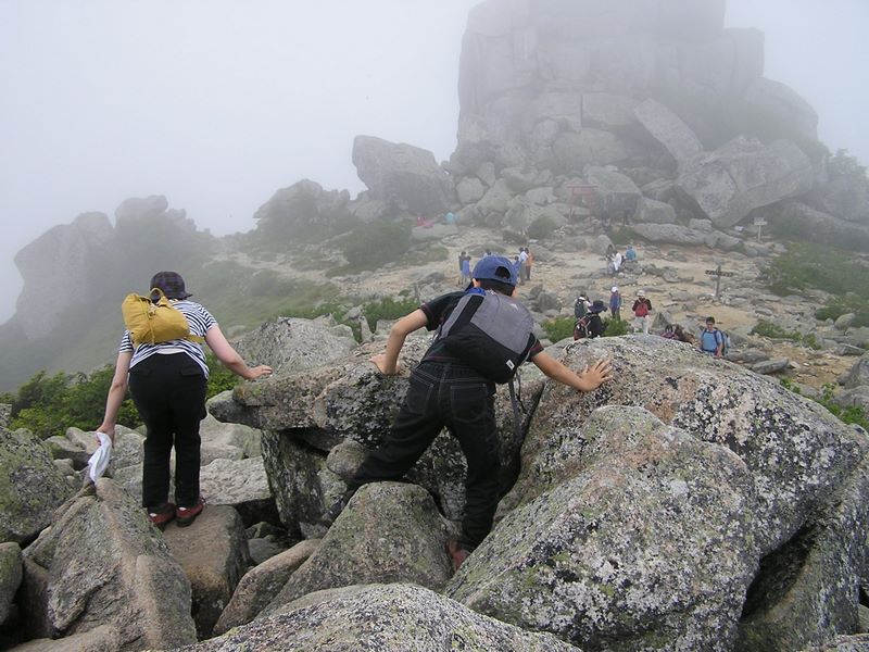 金峰山 -- 五丈岩に向かう