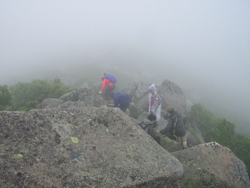 金峰山 -- こういう場所を明るいうちに通過できてよかった