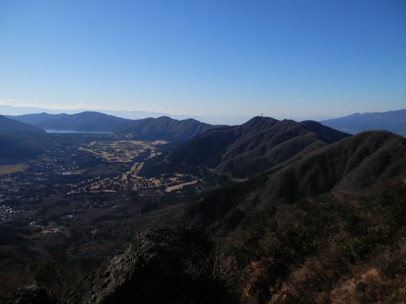 金時山頂より、外輪山を望む
