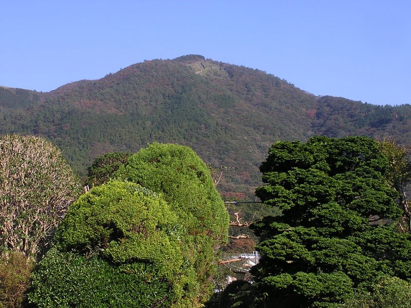 金時山 -- 宮城野より望む明星ヶ岳