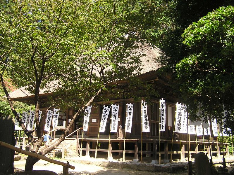 行基が刻んだ十一面観音像が安置されている本堂