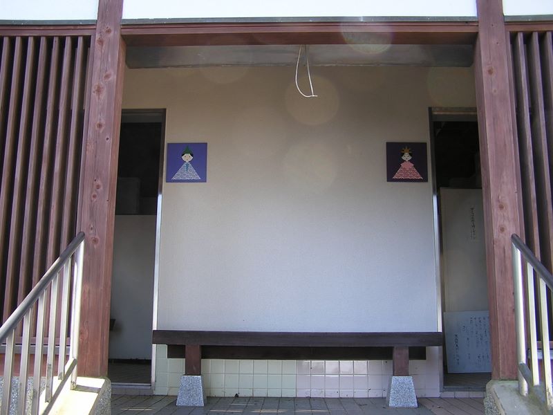 山頂にこんな立派なトイレができていた