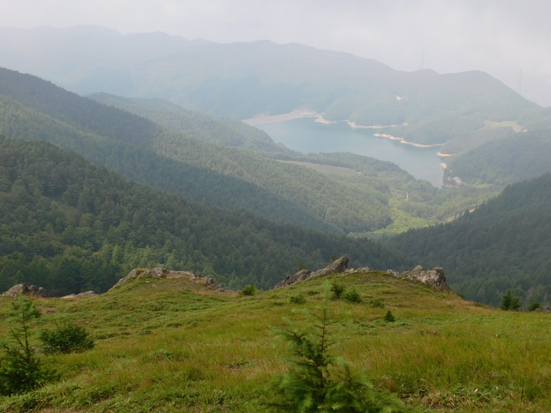 大菩薩湖を望む