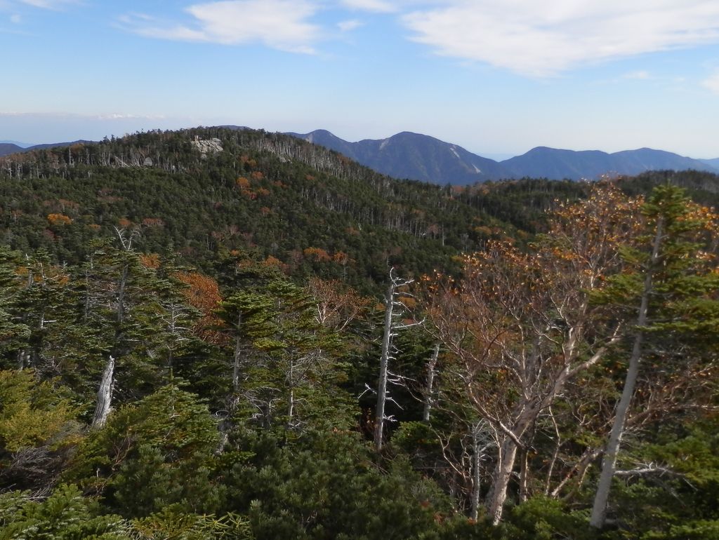 （左から右に）国師ヶ岳、甲武信ヶ岳、木賊山、破風山、雁坂嶺